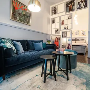 Designer Loft-ferienwohnung Im Zentrum Mit Tiefgaragen-parkplatz, Waschmaschine Und Privatterrasse Apartment